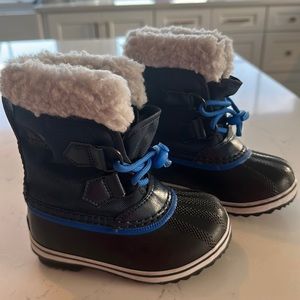Brand new Sorel snow boots (size 8)